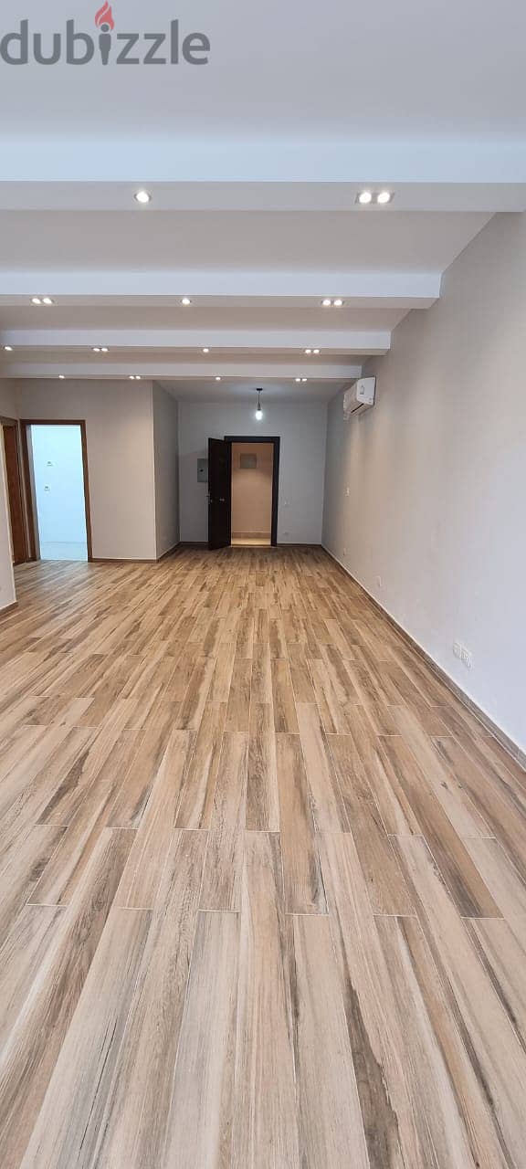 Apart 3 bedrooms - Frist Use - Prime Location -V Residence New Cairo 7