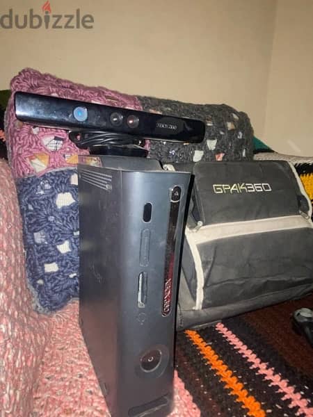 xbox 360 with camera and 2 controllers 2
