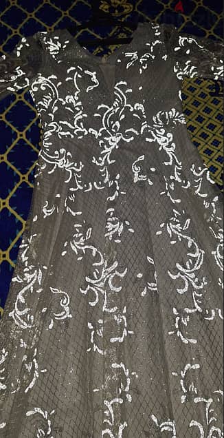 فستان سواريه سيلفر خامه ممتازه شيك جدا إستخدام مره واحده فقط وسعر لقطه 13
