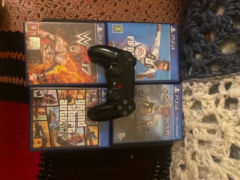 play station 4 pro 4k used like new 1
