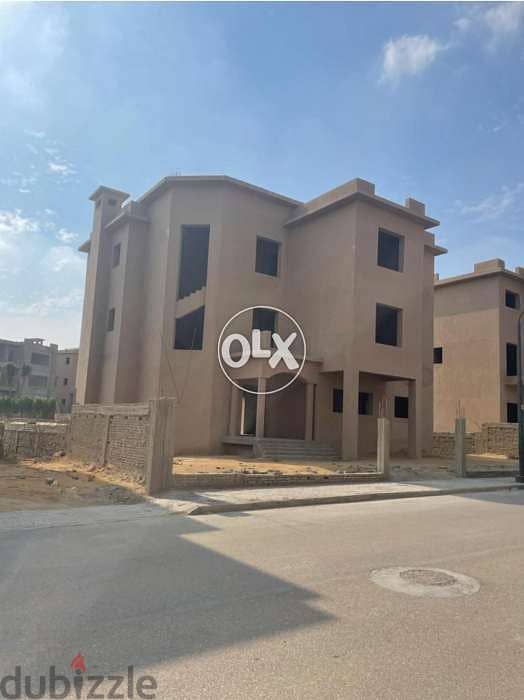 Villa 1300 m in katameya dunes compound _ with second floor 4