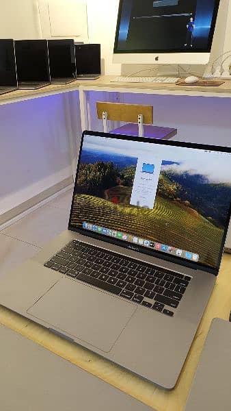 Mac book pro 16 inch 2019 like new 1