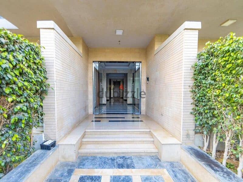 Apartment with private garden, immediate receipt, Ready to move in the heart of New Cairo with a 10% down payment in Galleria 11