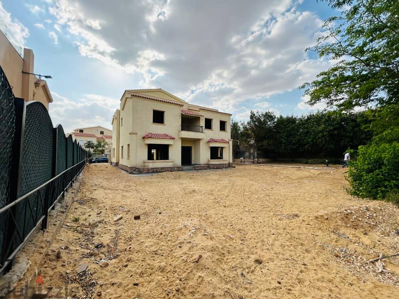 Villa for sale at a commercial price in Madinaty, close to the golf club 4