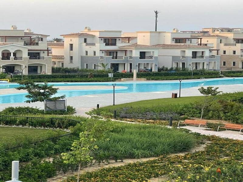 Ready to Move, Fully Finished and Furnished Villa First Row Lagoon in Salerno Marassi 6
