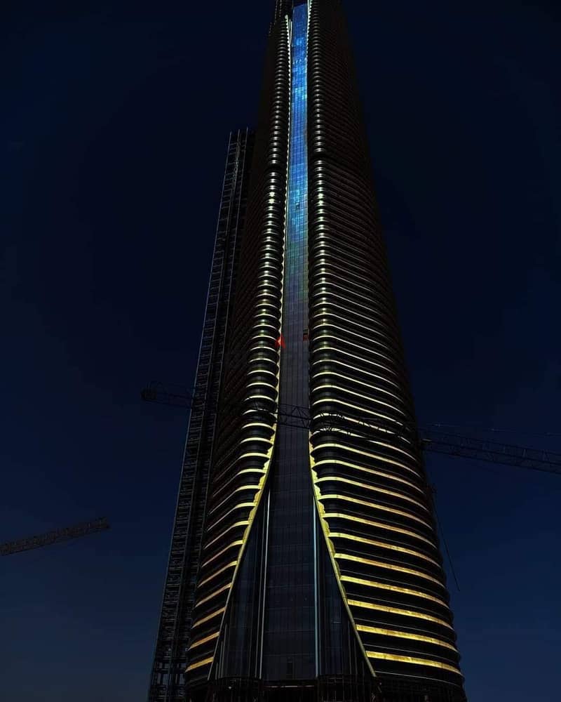 Without down payment, a ground floor shop of 44 meters with the longest payment in the central business district, in front of the iconic tower and the 14