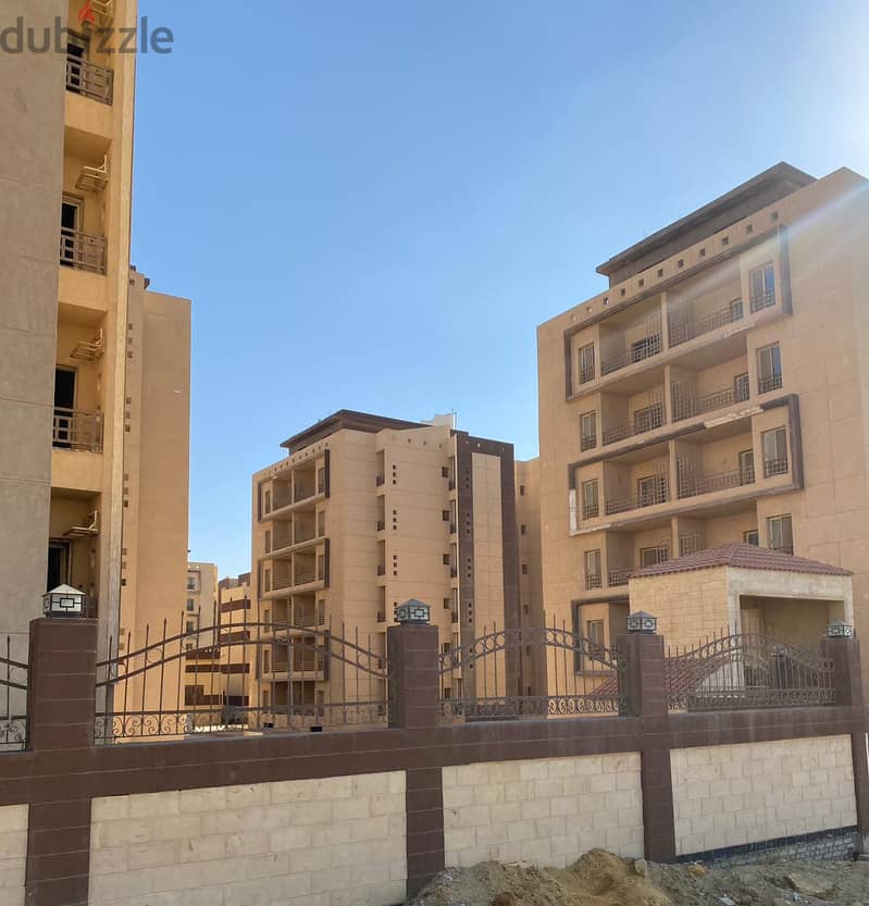 Apartment for sale in New Cairo, Petrojet Housing Association compound, Al-Andalus, near the American University  View is open  Semi finished 1