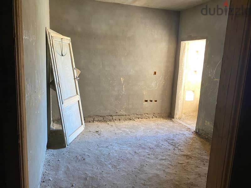 Apartment for sale in New Cairo, Petrojet Housing Association compound, Al-Andalus, near the American University  View is open  Semi finished 5