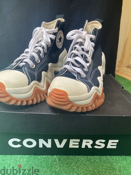 حذاء كونڤيرس 1