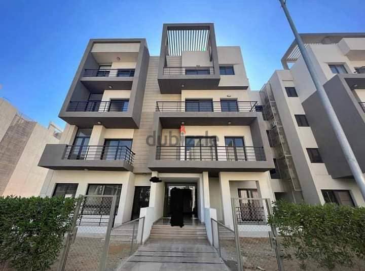Apartment with roof for sale, finished, ultra super luxury, in Fifth Square Al Marasem compound, Ready To Move 1