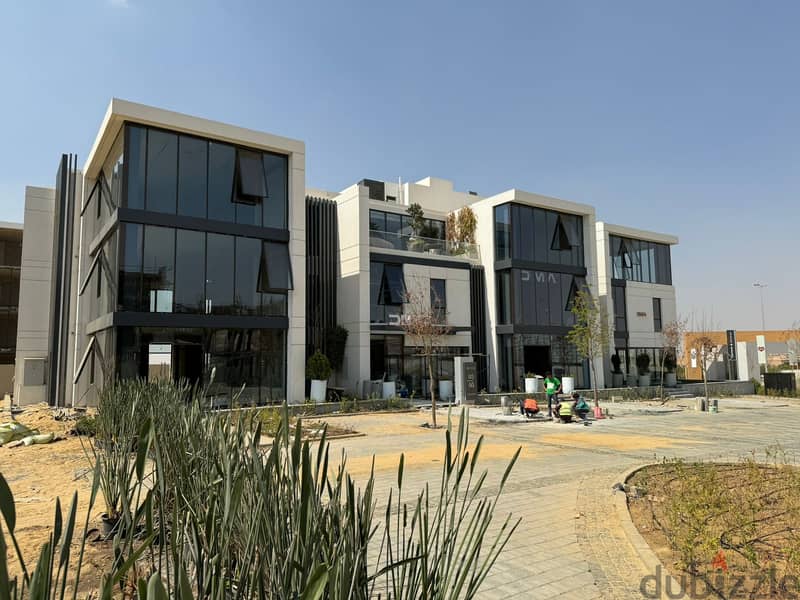 An administrative building of 350 meters in the heart of Mountain View iCity, Fifth Settlement, with a 10% down payment and payment up to 8 years. 5