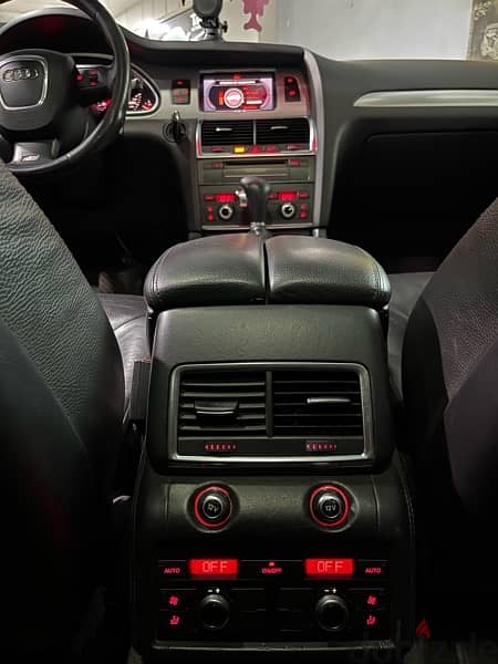Audi Q7 2011 14