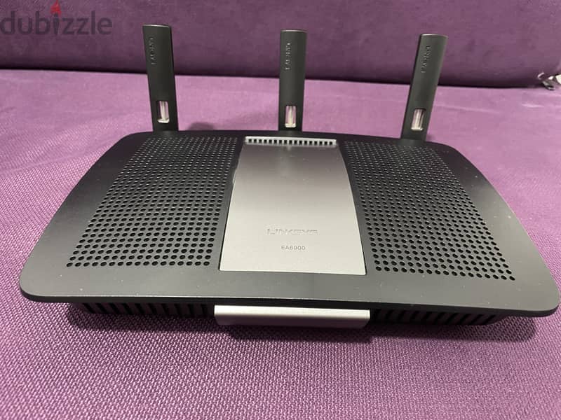 Linksys EA6900 v2 AC1900 Dual-Band Smart Wi-Fi Router 1