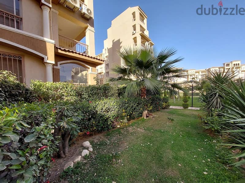 Ground floor apartment for sale with a private garden next to the food court in B3. 2