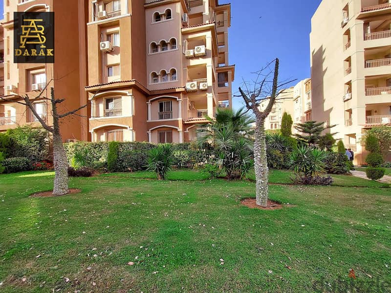 Ground floor apartment for sale with a private garden next to the food court in B3. 4