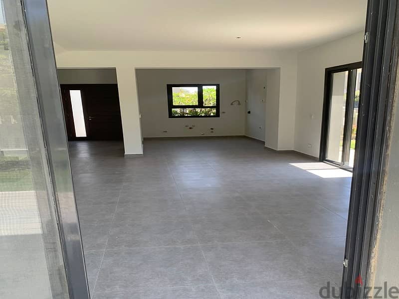 Townhouse for sale in Al Burouj Compound, immediate receipt and finishing, prime location, 305m 2
