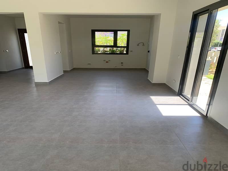 Townhouse for sale in Al Burouj Compound, immediate receipt and finishing, prime location, 305m 5