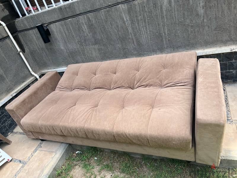 Used couch for sale in Madinaty - كنبة مستعملة للبيع في مدينتي 1