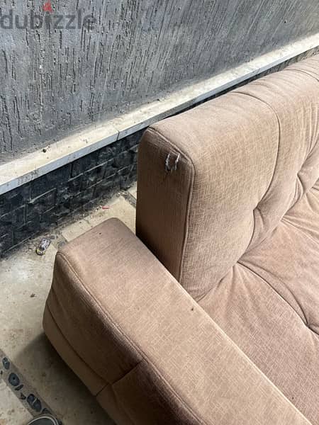 Used couch for sale in Madinaty - كنبة مستعملة للبيع في مدينتي 2