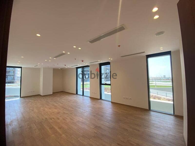 office space 135 sqm  fully finished for rent in Hyde park 11