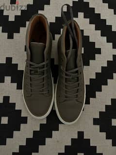 Concrete brown suede sneakers