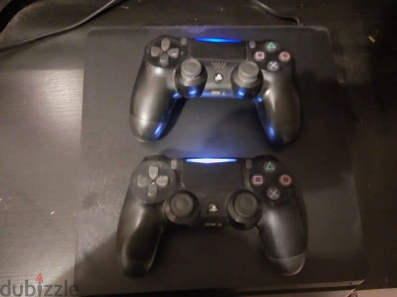 PS4 USED AS NEW WITH TWO ORIGINAL CONTROLLERS 1TB AND WITH TWO GAMES 1