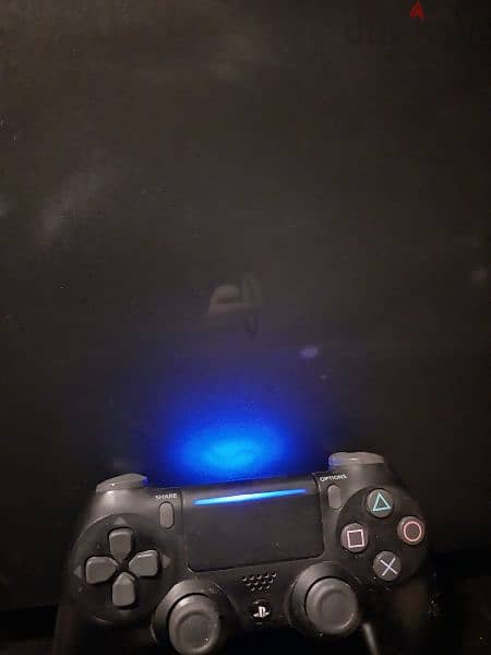 PS4 USED AS NEW WITH TWO ORIGINAL CONTROLLERS 1TB AND WITH TWO GAMES 2