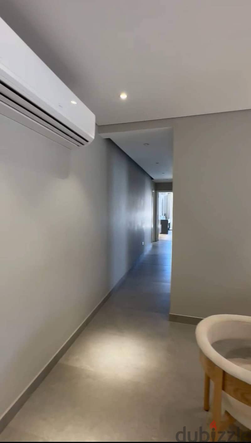 130 m² apartment for sale, finished, with air conditioners, garage and clubhouse. The demand is 880 thousand, and the rest will be paid in installment 5