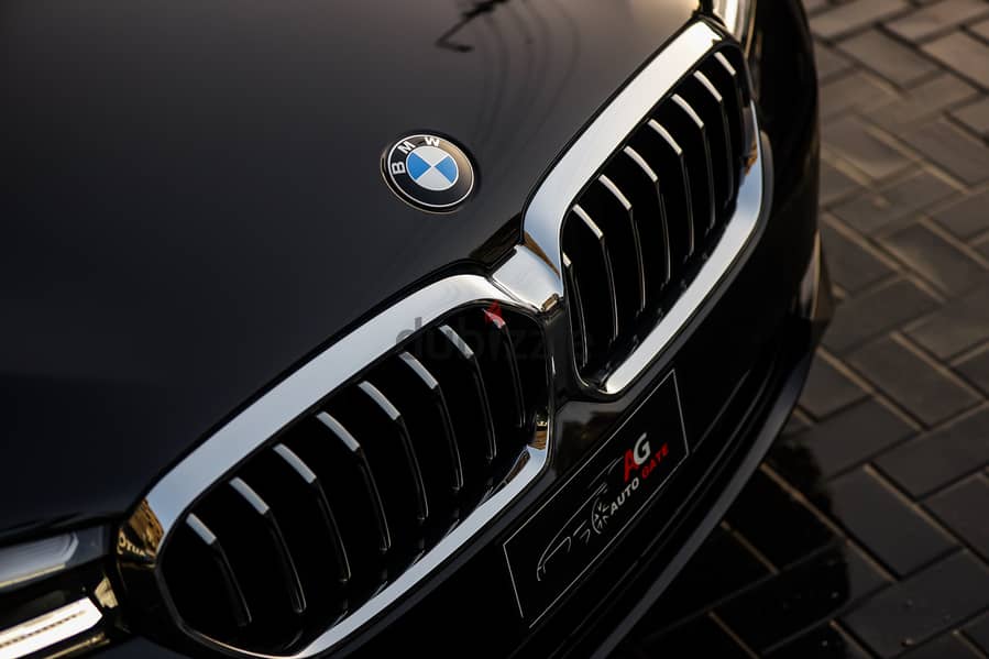 BMW 520i Luxury 2023 1