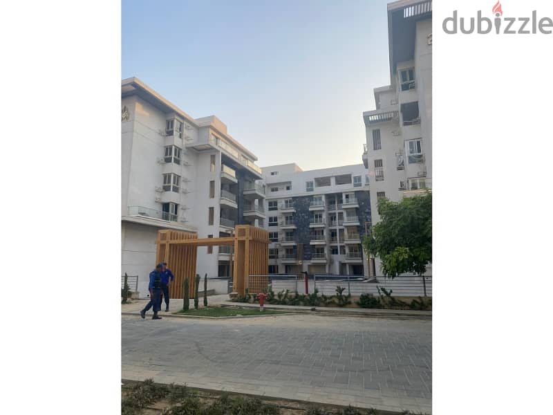 For sale, a 3-bedroom apartment, fully finished, with air conditioners, ready to move, prime location in Central Park Mountain View iCity 6
