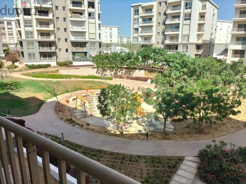 for sale apartment with garden installment bahry prime location in compound hyde park 3