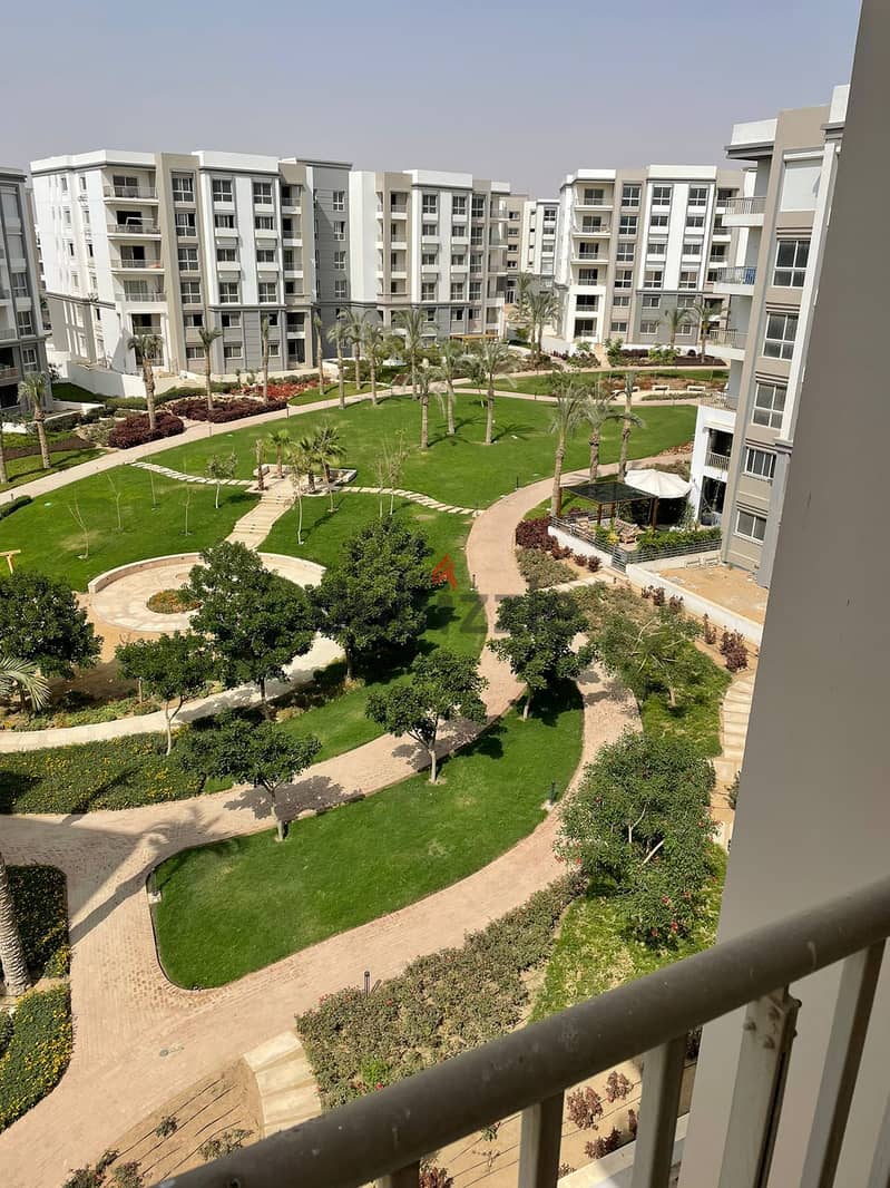 for sale apartment with garden installment bahry prime location in compound hyde park 8