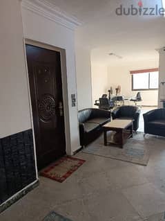 غرفة في مكتب للإيجار مفروش أو فاضي في مكرم عبيد