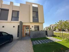 For Rent Town House Corner in Compound AL burouj El shorouk 245 Meter