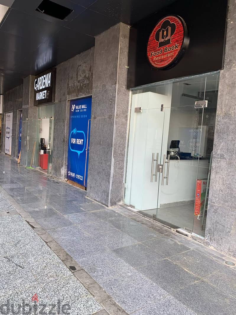 Shop for sale in Fifth Settlement, 113m, immediate receipt on the main floor, in the largest mall in front of La Vista Compound, installments 17