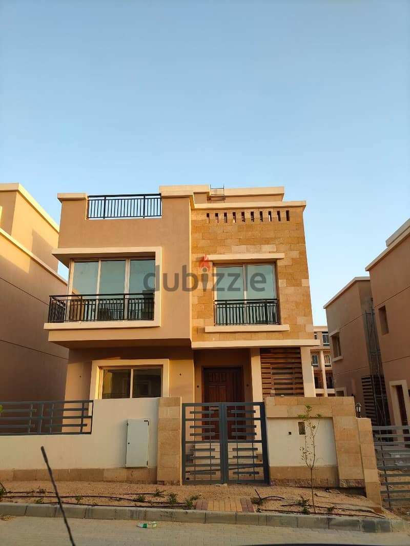 A 158 sqm townhouse for sale in the Taj City Compound, Origami Golf phase, a distinctive corner villa. Book now to benefit from the offer price. 1