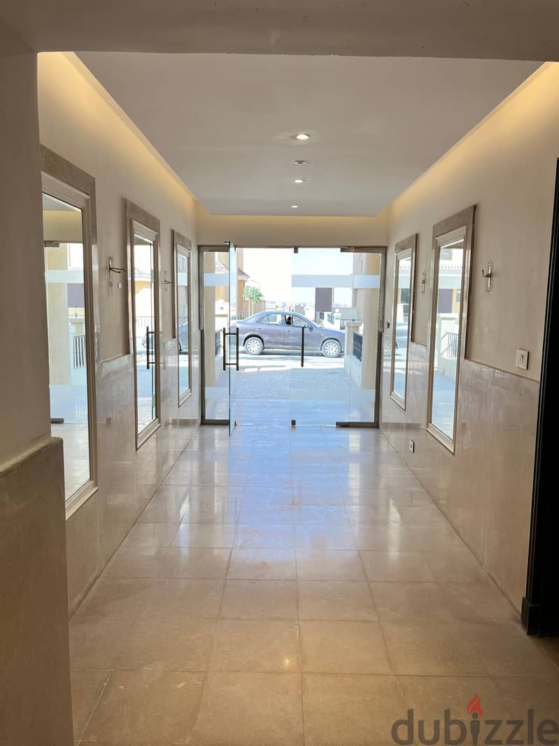 Two rooms, 105 sqm, ground floor, 68 sqm garden, for sale in Sarai Compound on Suez Road, intersection with Al Amal Axis, with a 10% down payment and 1
