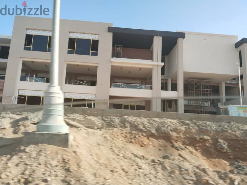 Two rooms, 105 sqm, ground floor, 68 sqm garden, for sale in Sarai Compound on Suez Road, intersection with Al Amal Axis, with a 10% down payment and 12