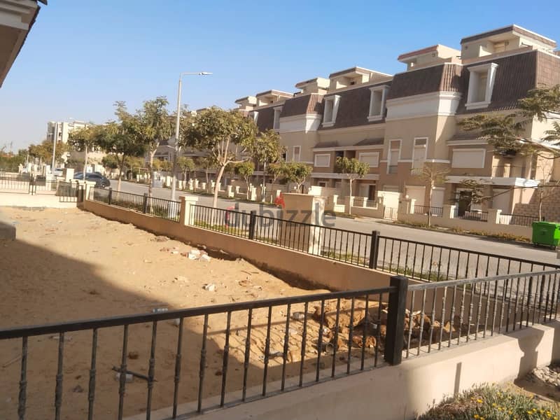 Two rooms, 105 sqm, ground floor, 68 sqm garden, for sale in Sarai Compound on Suez Road, intersection with Al Amal Axis, with a 10% down payment and 25