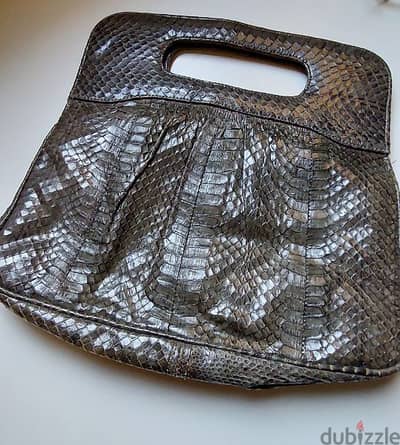 An amazing vintage luxurious  genuine alligator leather Purce .