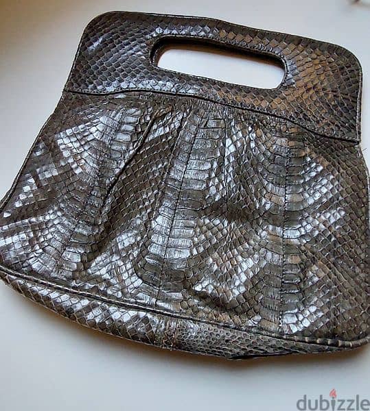 An amazing vintage luxurious  genuine alligator leather Purce . 0