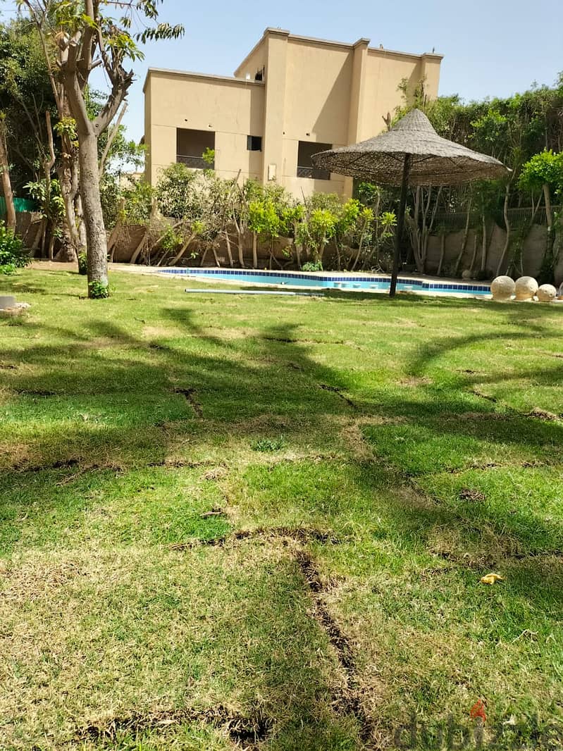 Standalone villa for exclusive sale in Al-Rehab 1st corner on a large island with a swimming pool 3