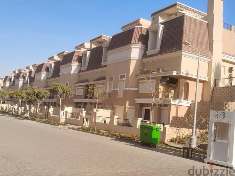 Triplex with direct view, 220 m, roof 127 m, for sale in Sarai Compound near the Administrative Capital and Madinaty, with a down payment starting fro 13
