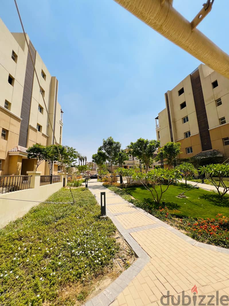Triplex with direct view, 220 m, roof 127 m, for sale in Sarai Compound near the Administrative Capital and Madinaty, with a down payment starting fro 21