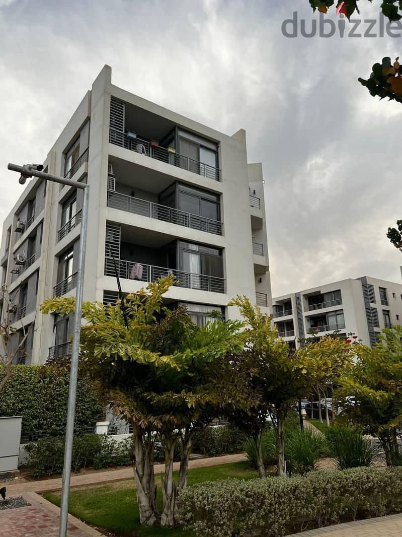 Apartment for sale in the Fifth Settlement, Taj City Compound, directly on the Suez Road, minutes from Heliopolis and Nasr City, in installments and t 31