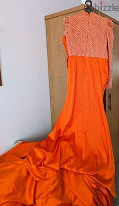 فستان ستان برتقالي اورنج نص جبير اتلبس مرتين فقط