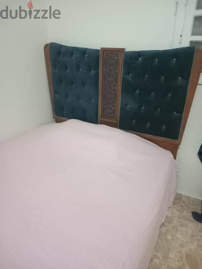 سرير ١٢٠ خشب طبيعي استعمال خفيف جدا بحالة ممتازة