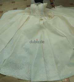 فستان زفاف جديد