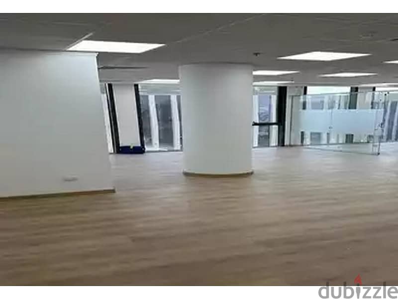 Office 215 sqm for sale, finished with air conditioners, panoramic view on 90th Street, Fifth Settlement 5