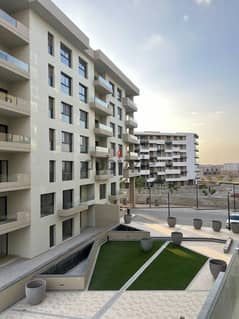 شقة كورنر 3 غرف متشطبة للبيع فـ البروج الشروق أمام المركز الطبي العالمي Al Burouj Shorouk بمقدم 10% 0